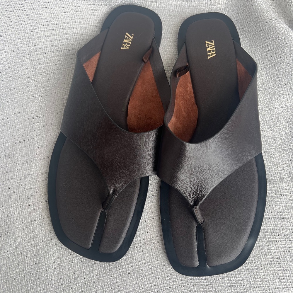 Zara Women’s Dark Brown  Flip-Flops